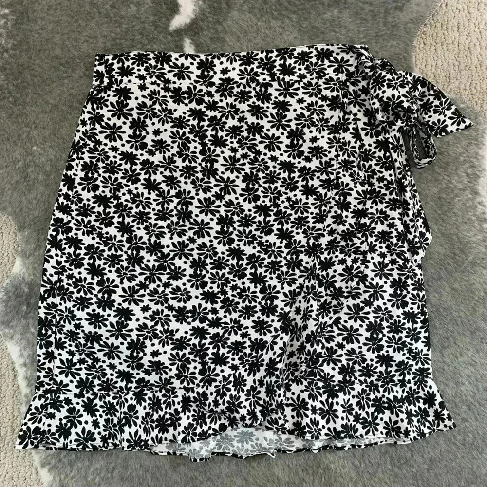 LOFT Daisy Ruffle Wrap Skirt